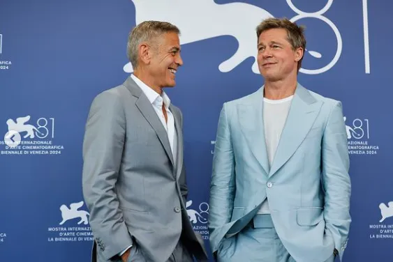 "كلوني" و"بيت" يتألقان خلال العرض الأول لفيلم 'Wolfs' بمهرجان فينيسيا