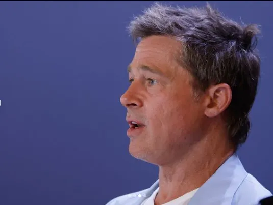  خبير تجميل يكشف سر شباب براد بيت في ظهوره الأخير علي السجادة الحمراء لفينيسيا