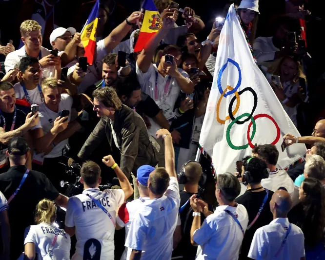 كم تقاضى توم كروز عن أدائه المذهل في أولمبياد باريس 2024؟ (فيديو)