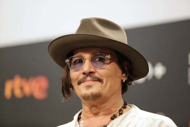 جوني ديب: إخراجي لفيلم  Modi سببه مكالمة غريبة من آل باتشينو