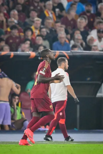 بهذه الطريقة.. محمد صلاح يدعم سعود عبدالحميد بعد أول مباراة مع روما