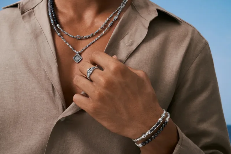 هذا الموسم.. نسق إكسسوارات إطلالتك على طريقة الـStacking 