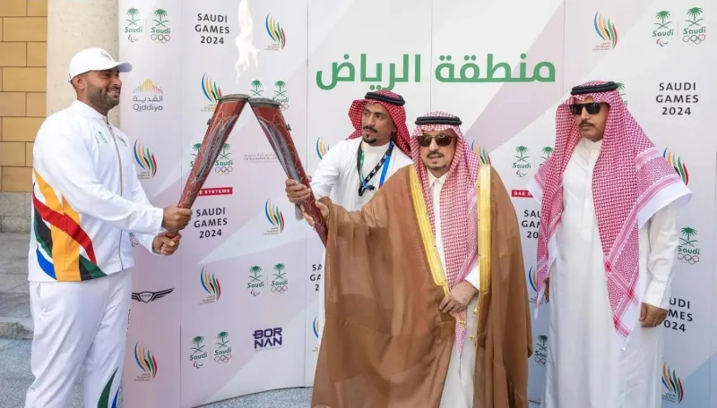 أمير منطقة الرياض يتسلم شعلة دورة الألعاب السعودية 2024 بقصر الحكم