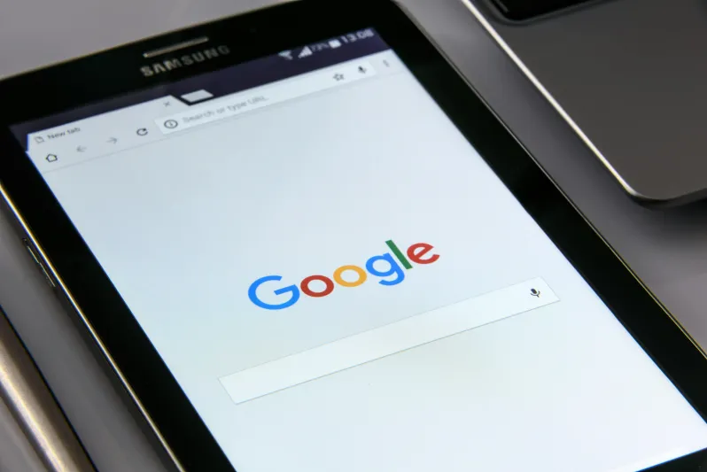 ميزة لتحويل الملاحظات إلى صوت من جوجل - المصدر: pexels "جوجل" تختبر ميزة لتحويل الملاحظات إلى صوت بالذكاء الاصطناعي