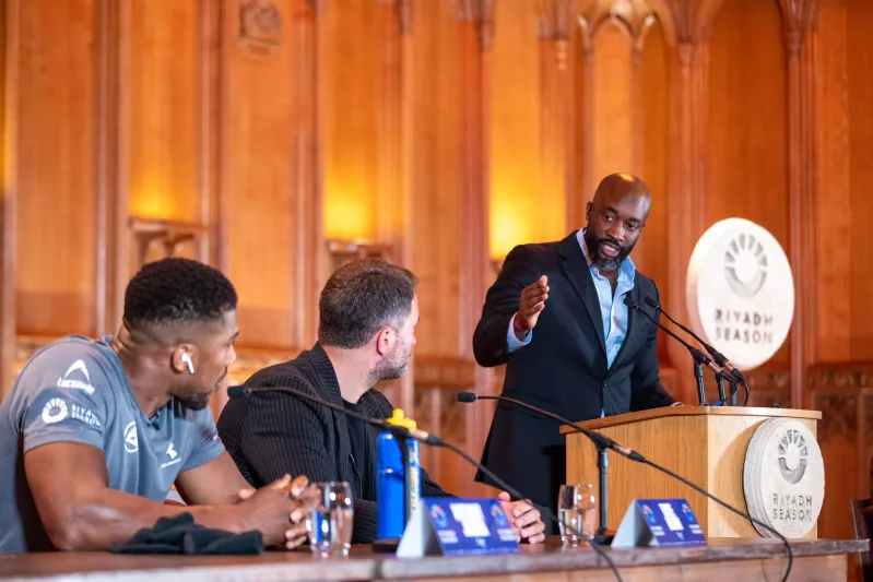 قبيل نزال "Riyadh Season Card Wembley Edition".. "جوشوا" و"دوبوا" يطلقان تصريحات التحدي