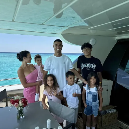 "رونالدو" يعادو الظهور و"جورجينا" تكشف تميمة حظه! 