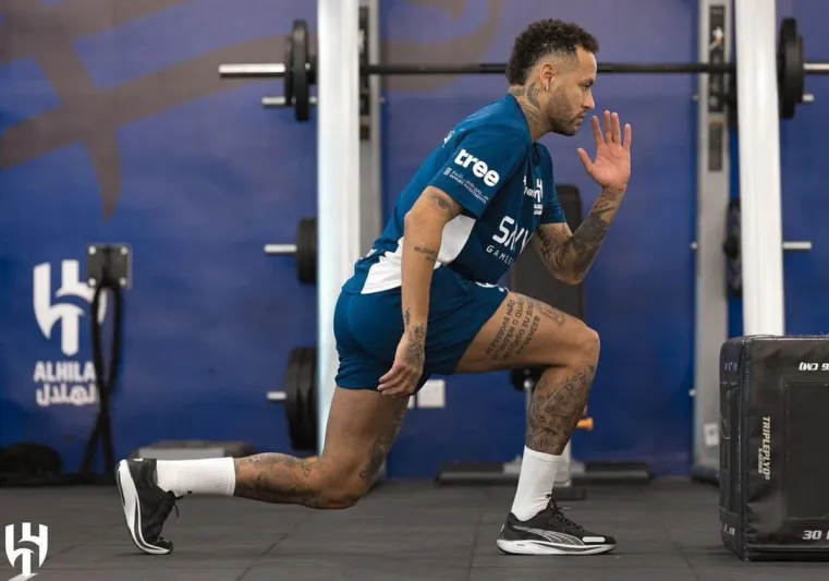  "نيمار" ينتقد تقييمات لعبة "FC25" لنجوم فريقه