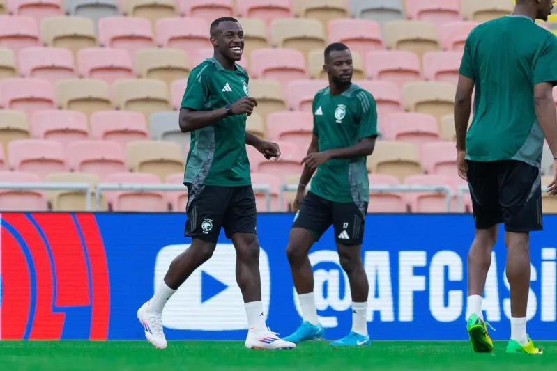 من أجل "سعود عبدالحميد" عاشق "روما" يشجع "الأخضر"