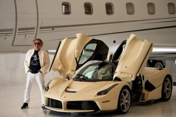 بيع سيارة لافيراري الفريدة لسامي هاجر بـ 4.6 مليون دولار (صور)