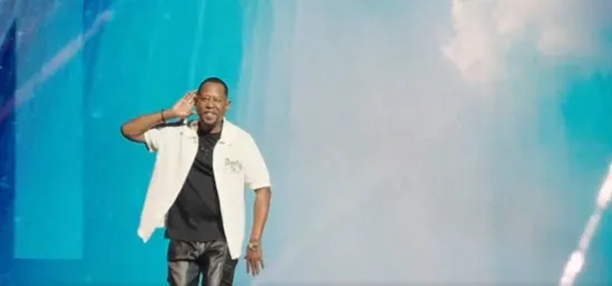 "مارتن لورانس" يُبهج جمهور بوليفارد سيتي بعروضه الكوميدية (فيديو)