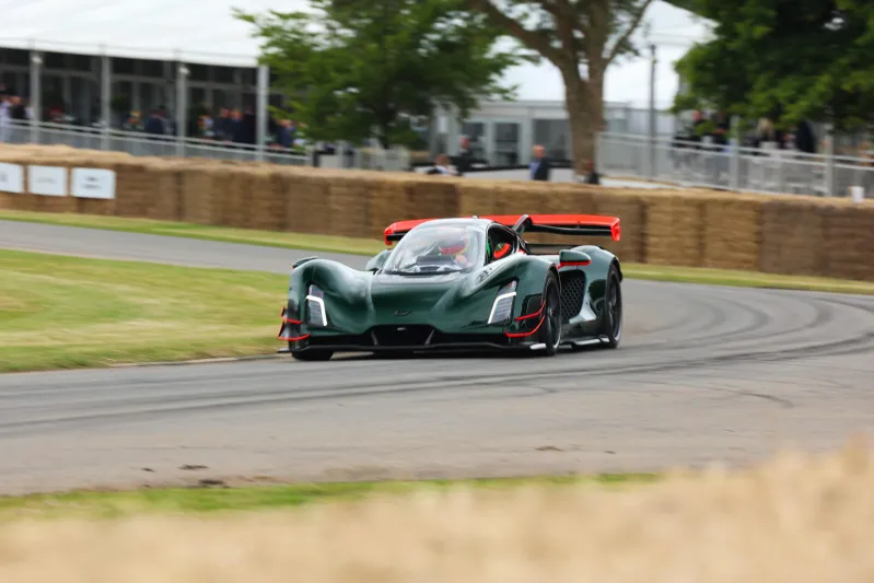 سيارة Czinger 21C: مواصفات خارقة حطمت الأرقام القياسية في غودوود