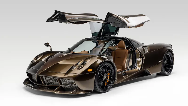 أداء إيطالي وأناقة فرنسية.. سيارة Pagani Huayra Hermes Edition