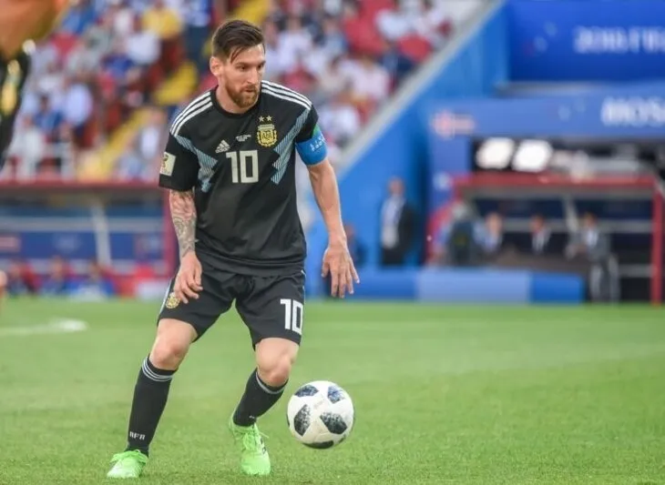 "ليونيل ميسي" يقتحم عالم العطور.. فما سعر أولى منتجاته؟ (فيديو)