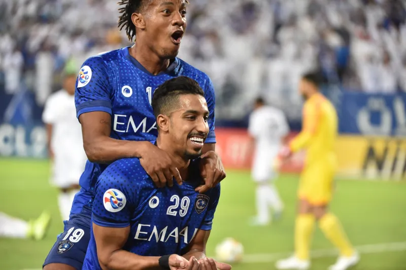 "سالم الدوسري" يدخل تاريخ "الهلال" السعودي من الباب الكبير