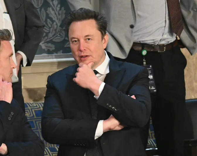 كيف خسر "إيلون ماسك" 15 مليار دولار في يوم واحد؟