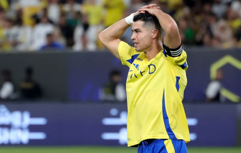 كريستيانو رونالدو يبحث عن مشجع بكى فرحًا في الملعب