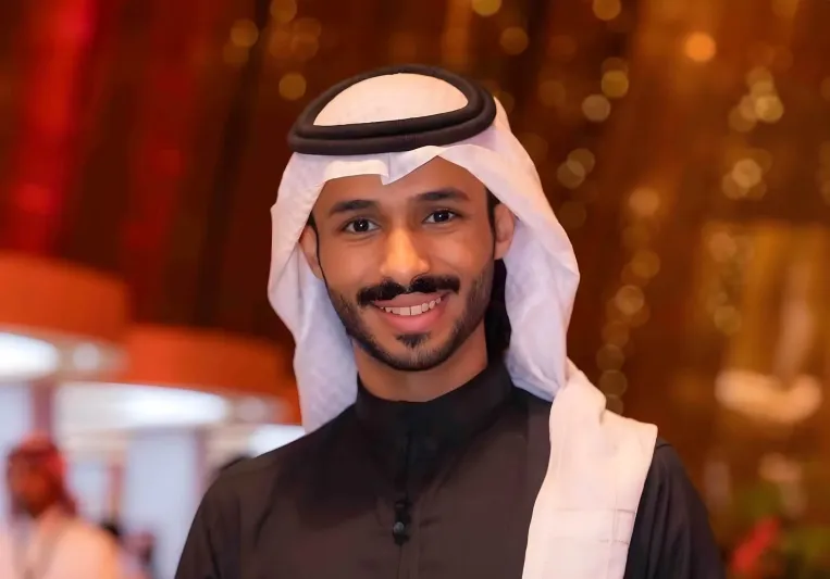 الممثل عزام النمري: همي أن نصل إلى أنفسنا قبل العالمية.. لا ألتفت إلى حجم الدور بل تأثيره