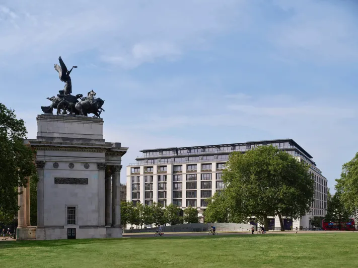 فندق The Peninsula London يحتضن مسابقة للسيارات الكلاسيكية