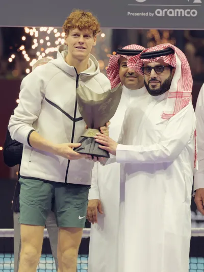 "سينر" يواصل تألقه عالمياً ويتربع على عرش بطولة "The six Kings Slam"