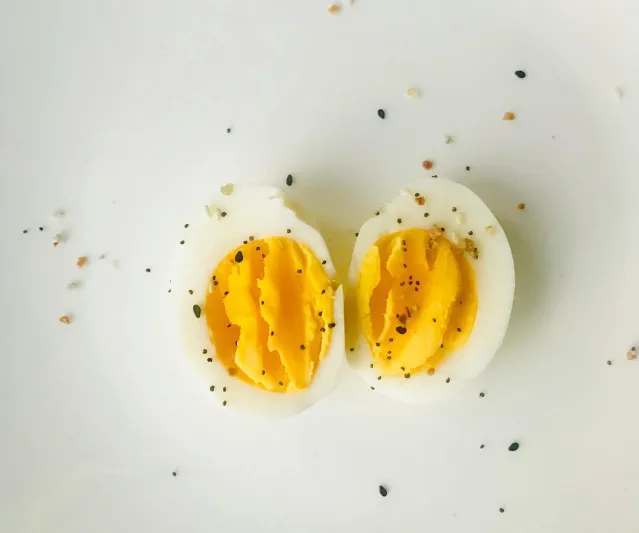 خبراء يكشفون حقيقة نقل البيض لفيروس "إنفلونزا الطيور"