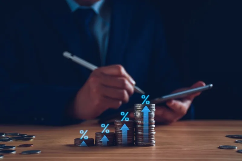 كيف يمكن للتضخم والديون أن تساعد في بناء الثروة؟ مستثمر يكشف الطريقة