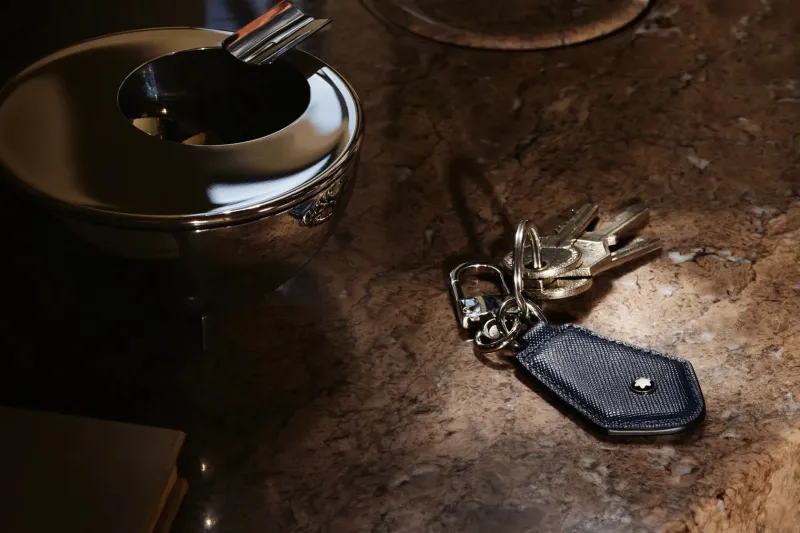 كيف أصبحت ميداليات المفاتيح قطع إكسسوار فاخرة؟