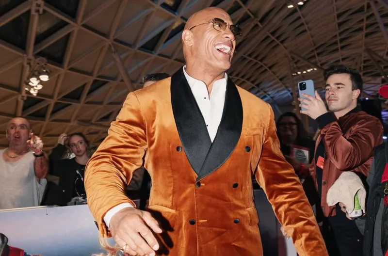 تُقدر ثروته بـ800 مليون دولار.. جولة في المحفظة العقارية للنجم "دوين جونسون" (فيديو)