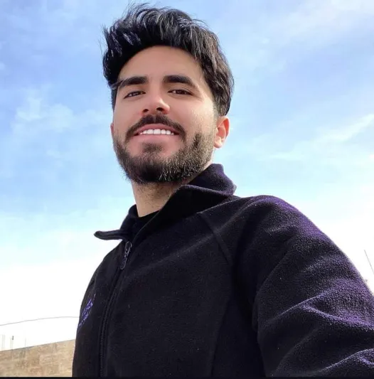 وفاة أيمن العلي الملقب بـ"ملك جمال الأردن" بعد صراع مع المرض