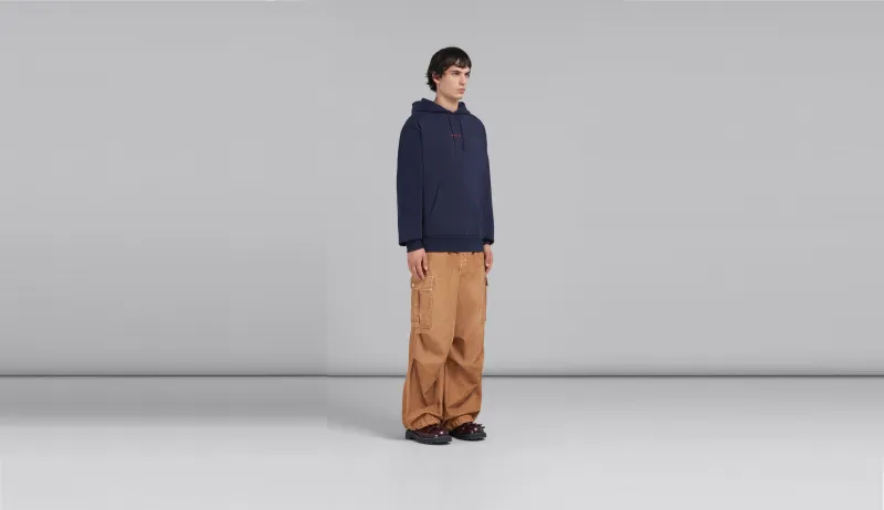 قطع شتوية لا غنى عنها: أفضل سترات الـHoodie الرجالية في 2025