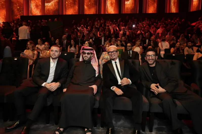 إيلي صعب يقدم مجموعة أزياء استثنائية في ليلة ساحرة بـ"موسم الرياض"