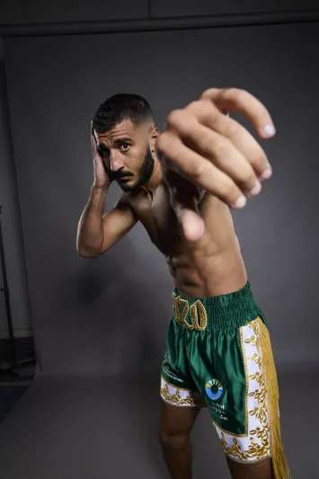 الملاكم زياد المعيوف: فخري بوطني أكبر من انتصاراتي.. أسعى لصنع تاريخ سعودي في الملاكمة