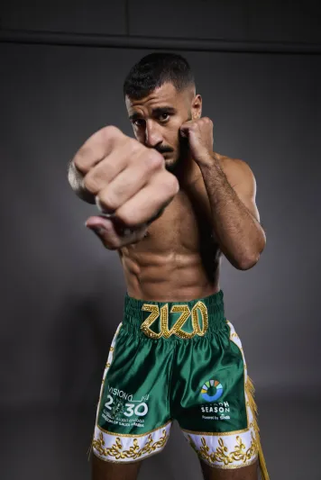 الملاكم زياد المعيوف: فخري بوطني أكبر من انتصاراتي.. أسعى لصنع تاريخ سعودي في الملاكمة