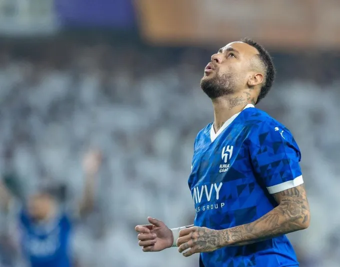 تصرف "نيمار" يثير سخط جماهير ناديه على مواقع التوصل.. (فيديو) 