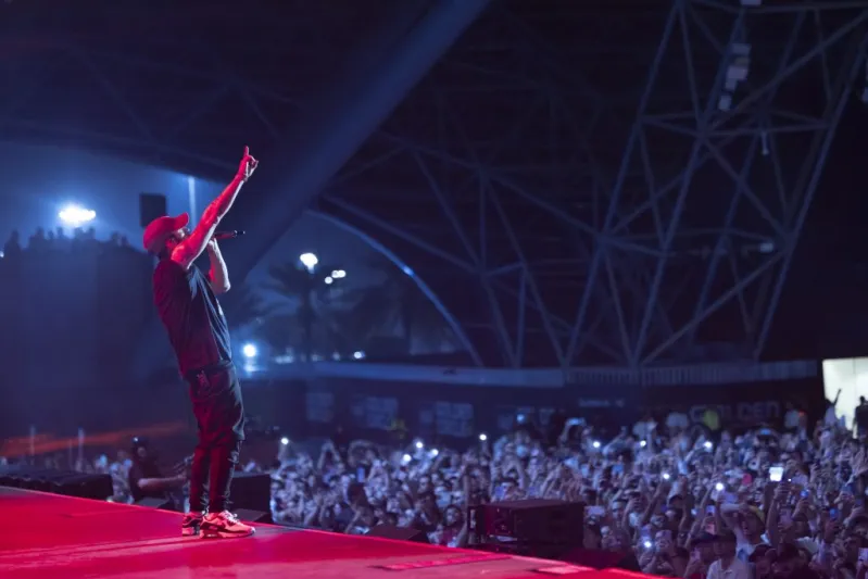 "إيمينيم" يتألق في حفل جائزة أبوظبي الكبرى للفورمولا 1 (فيديو)