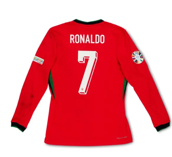 مقابل 70 ألف دولار.. قميص "كريستيانو رونالدو" للبيع في مزاد بالسعودية