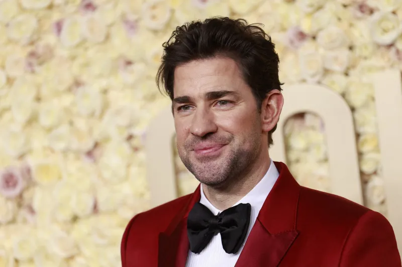 تأنق على طريقة أكثر الرجال جاذبية في 2024: جون كراسينسكي