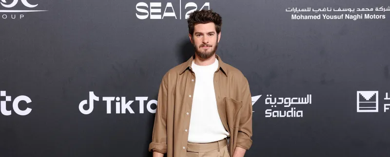 النجم العالمي "أندرو غارفيلد" يتصدر عدد ديسمبر من "الرجل" بحوار حصري