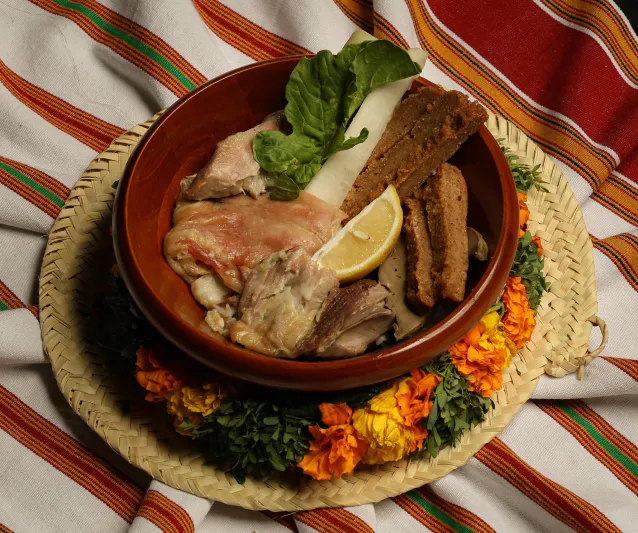 مهرجان "الحنيذ" في محايل عسير يجذب 3 آلاف زائر في يومه الأول