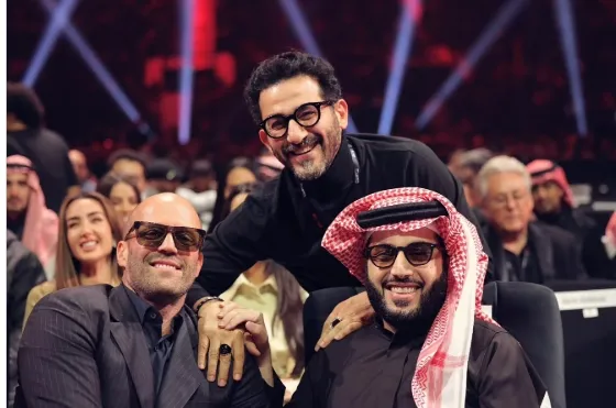 "أحمد حلمي" يشكر "آل الشيخ" على الأمسية التي جمعته و"جيسون ستاثام"