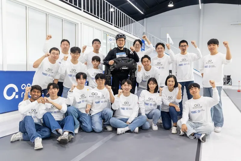 روبوت جديد يساعد المصابين بالشلل النصفي على استعادة المشي (فيديو)