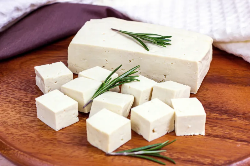 دراسة: الجبن قد يكون الحل الأمثل لمواجهة الشخير!