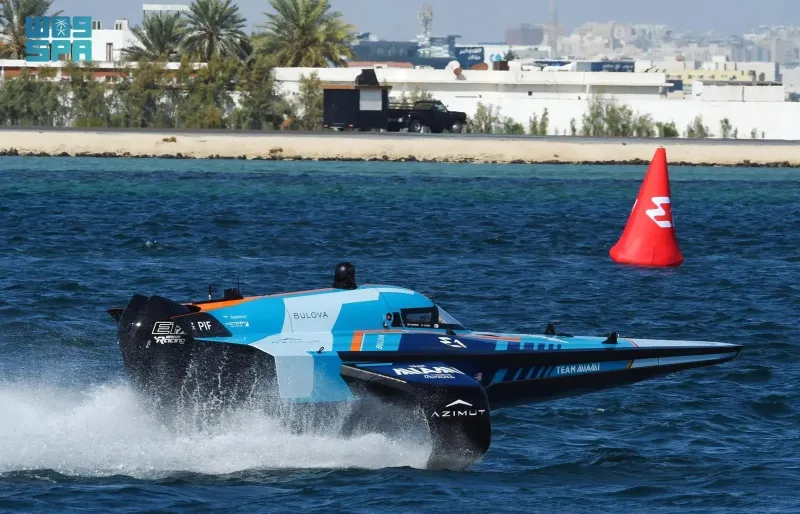 فريق برادي يتصدر التصفيات التأهيلية لبطولة القوارب الكهربائية السريعة "E1"