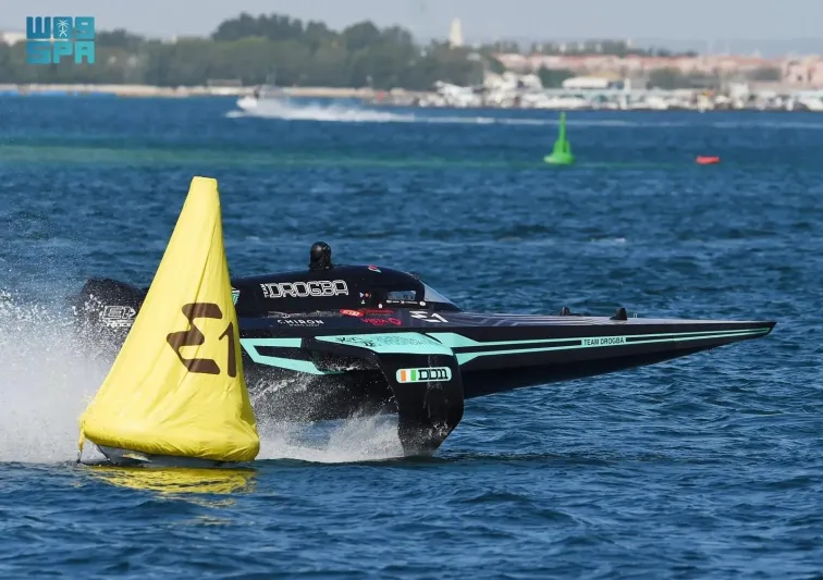 فريق برادي يتصدر التصفيات التأهيلية لبطولة القوارب الكهربائية السريعة "E1"