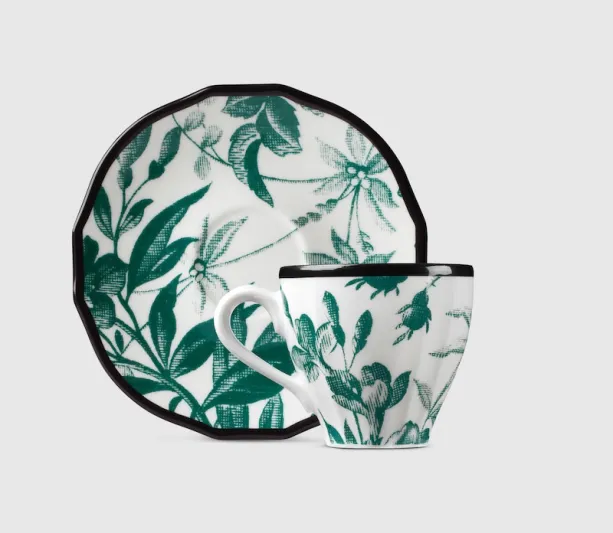 بتوقيع أبرز علامات الموضة الفاخرة.. فناجين القهوة بنكهة الرفاهية