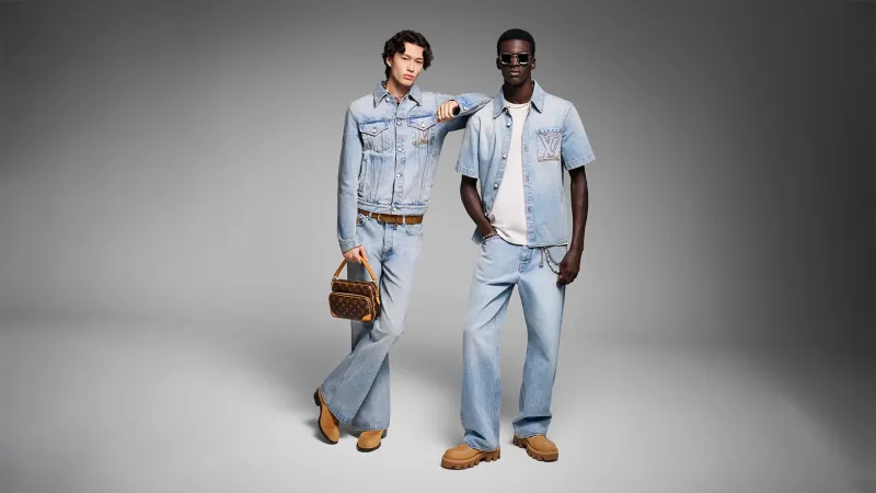يعود بقوة ليفرض نفسه.. إطلالات Denim on Denim أحدث صيحات 2025