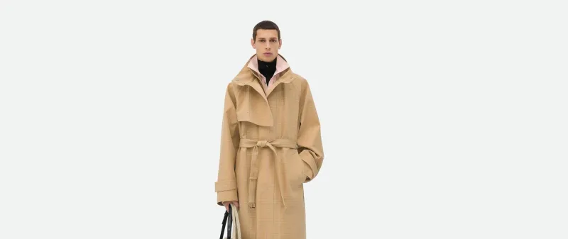 معاطف Trench Coat.. أيقونة الشتاء التي تجمع بين الفخامة والدفء