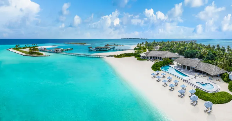 Le Méridien Maldives Resort & Spa ملاذ لترف الشاطئ وسكينة الطبيعة