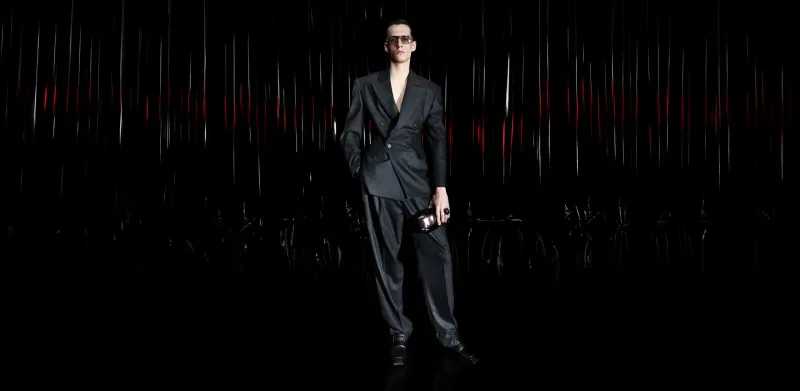 "Ferrari" تسرق الأضواء في عالم الموضة بتصاميم تلائم عشاق الفخامة