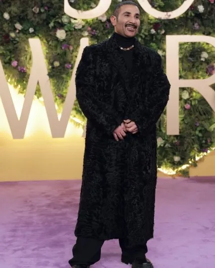 "أحمد سعد" يطلق مزاد على "بلطو" ارتداه في حفل Joy Awards