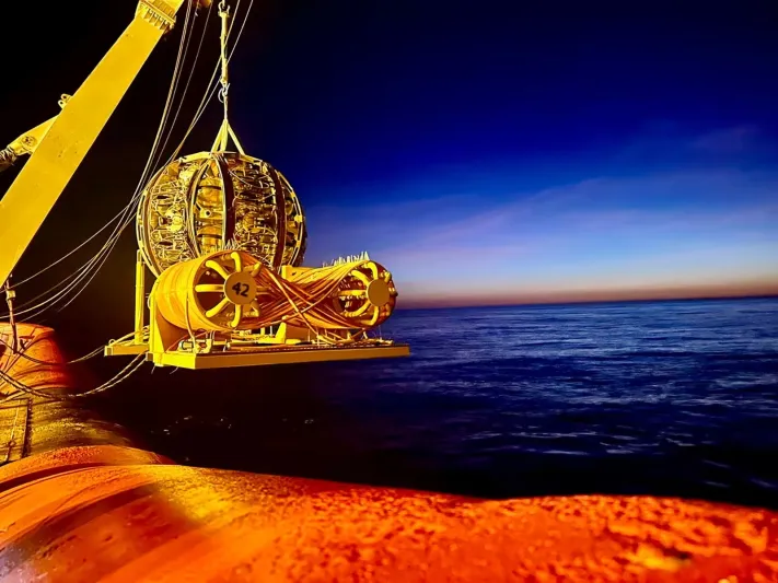 الأشد طاقة على الإطلاق.. اكتشاف "جسيم شبحي" عابر للمجرات